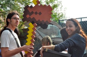 Imagem mostrando os bastidores da gravação de documentário sobre cosplay