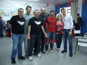 Imagem mostra dubladores de Cavaleiros do Zodíaco