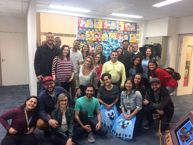 Imagem mostrando alunos da ESPM em visita a Maurício de Sousa Produções