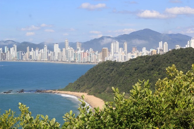 035_Morro do Careca e Deque Pontal Norte em Balneário Camboriú (Natália Cagnani)