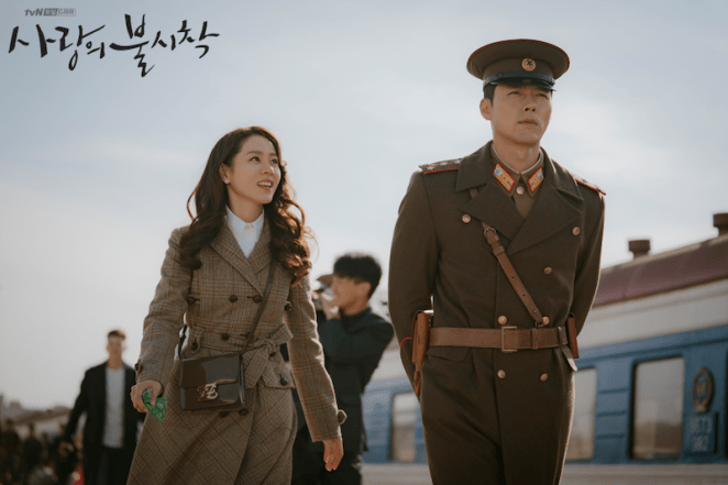 Yoon Se-Ri e Ri Jeong-Hyeok chegam em Pyongyang em Crash Landing on You
