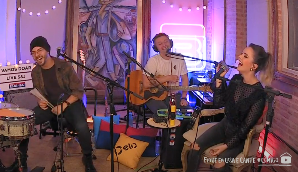 Live de Sandy e Junior, com Lucas Lima