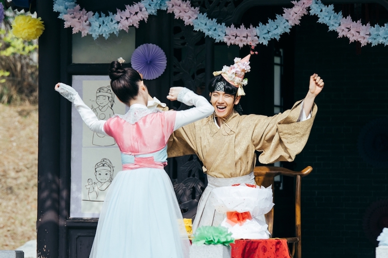 Hae Soo (IU) e 10º Príncipe Wang Eun (Baekhyun) em Moon Lovers: Scarlet Heart Ryeo