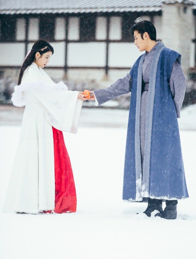 Hae Soo (IU) e Wang Wook (Kang Ha-Neul) em Moon Lovers: Scarlet Heart Ryeo