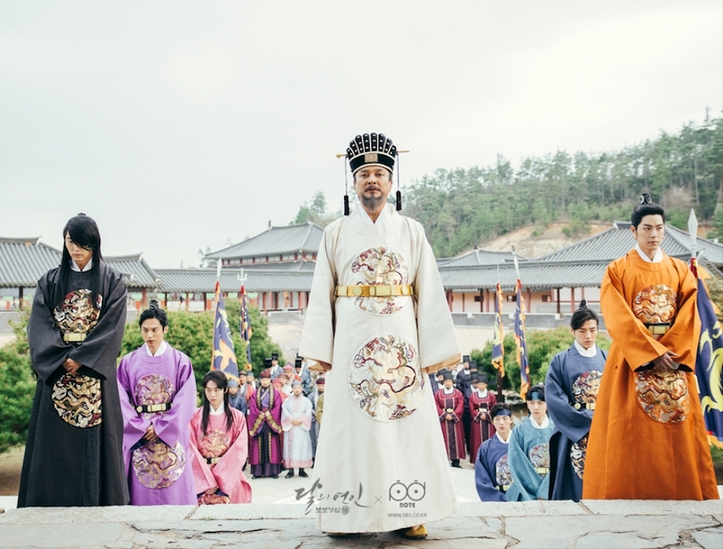 King Taejo (Jo Min-Gi) e os príncipes da era Goryeo em Moon Lovers: Scarlet Heart Ryeo