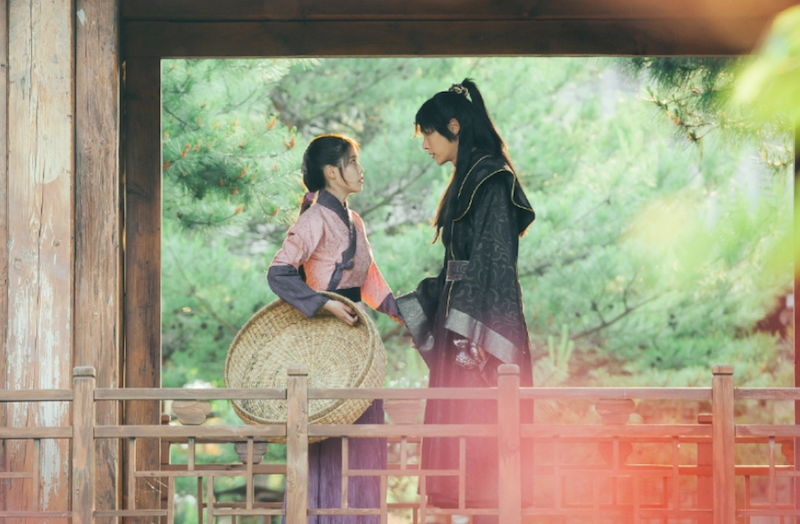 Hae Soo (IU) e Wang So (Lee Joon-Gi) em Moon Lovers: Scarlet Heart Ryeo