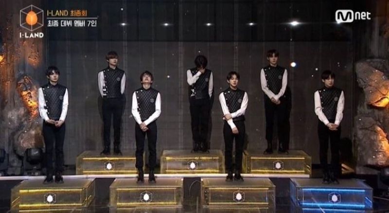 Finalistas Sunghoon, Jake, Heeseung, Jungwon, Ni-Ki, Jay e Sunoo do boy group ENHYPEN, formado pelo I-Land
