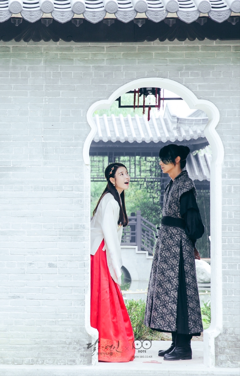 Hae Soo (IU) e Wang So (Lee Joon-Gi) em Moon Lovers: Scarlet Heart Ryeo