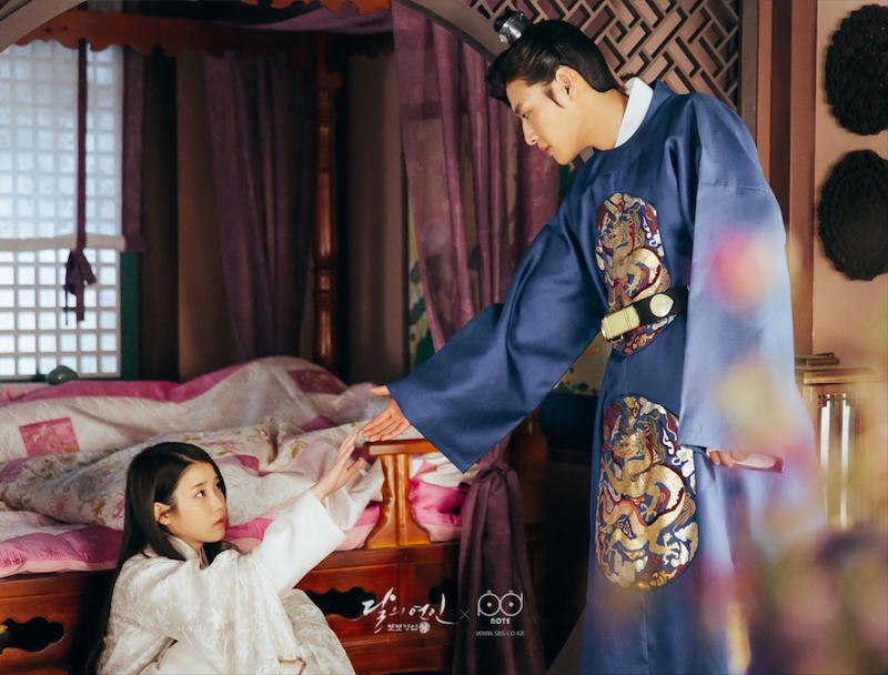 Hae Soo (IU) e Wang Wook (Kang Ha-Neul) em Moon Lovers: Scarlet Heart Ryeo