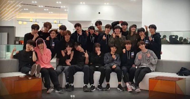 Reunião entre os 22 trainees do reality I-Land