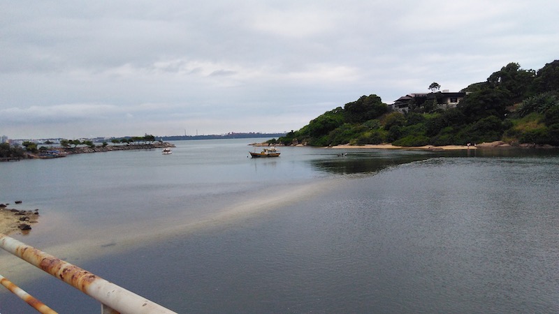 Praias de Vitória ES - Praia de Camburi - Píer de Iemanjá