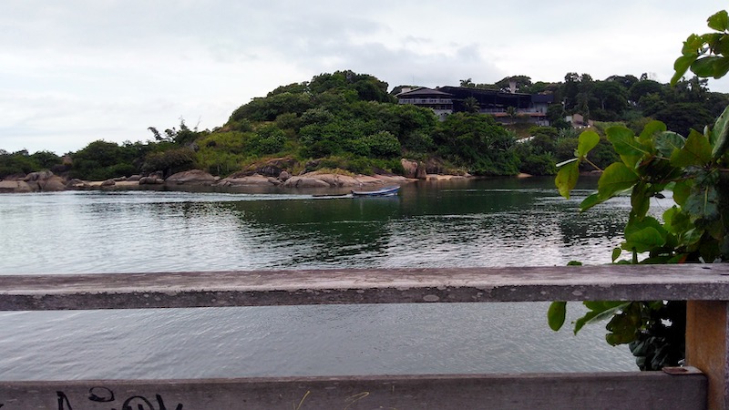 Praias de Vitória ES - Praia de Camburi - Píer de Iemanjá