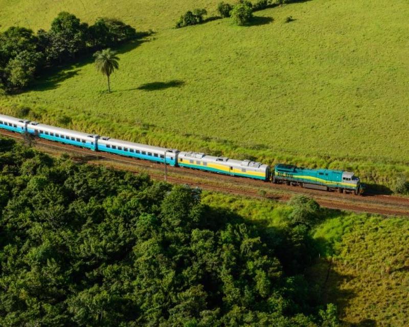 Trem que liga Cariacica a Belo Horizonte, passando pelas montanhas capixabas