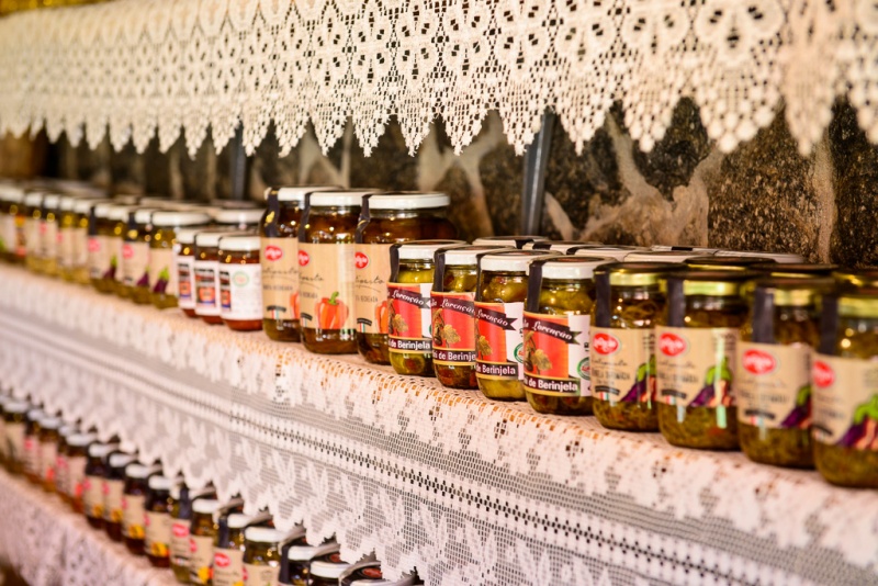 Exposição de caponatas no Sítio Lorenção, nas montanhas capixabas
