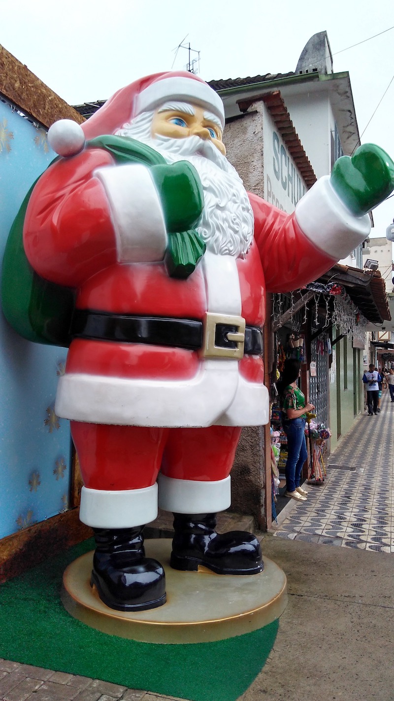 Centro de Domingos Martins, nas montanhas capixabas, em época de Natal