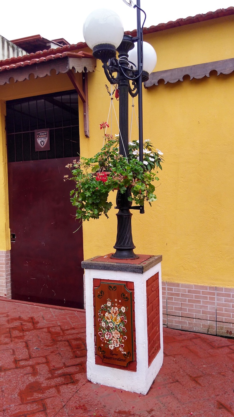 Tradição alemã em postes de Domingos Martins