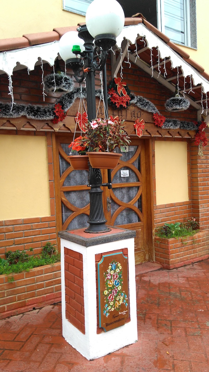 Tradição alemã em postes de Domingos Martins