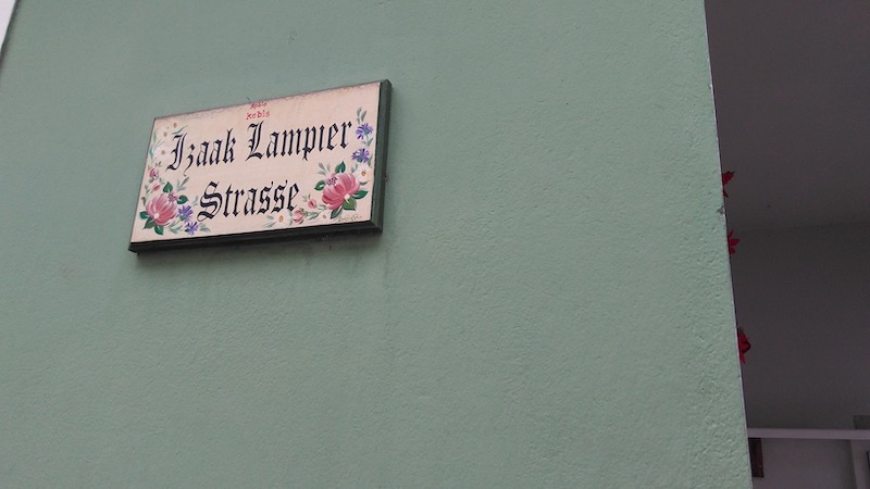 Tradição alemã nas placas com nomes de ruas em Domingos Martins