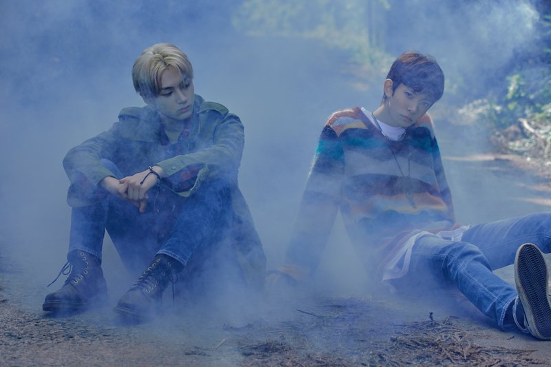 Membros do ENHYPEN: Heeuseng e Jay