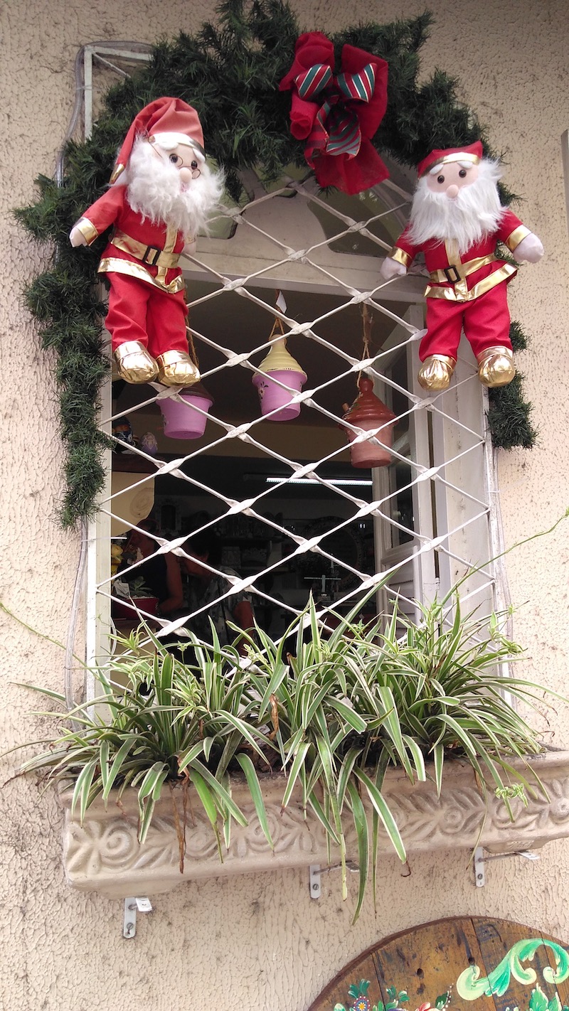 Enfeites de Natal em casas de Domingos Martins nas montanhas capixabas
