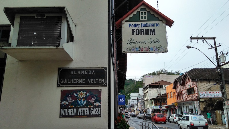 Tradição alemã nas placas em Domingos Martins
