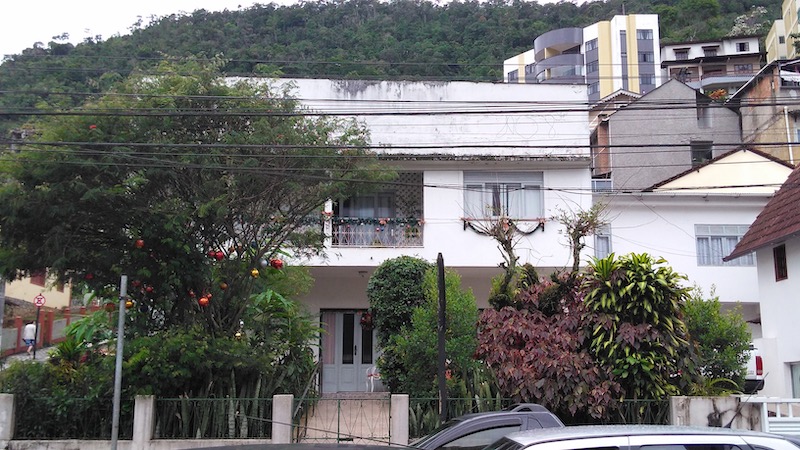 Enfeites de Natal em casas de Domingos Martins nas montanhas capixabas