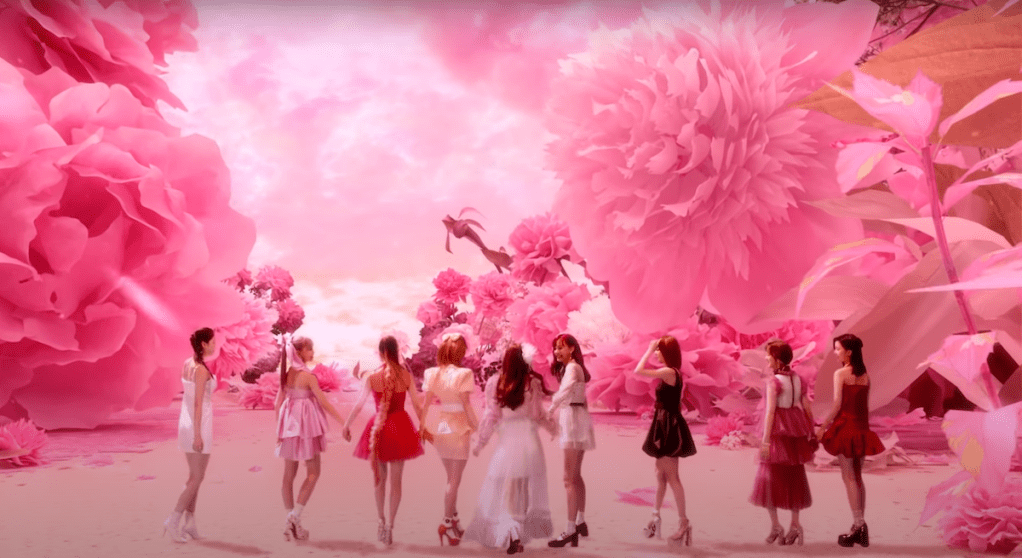 NiziU em cena de final no MV do single "Step and a Step"