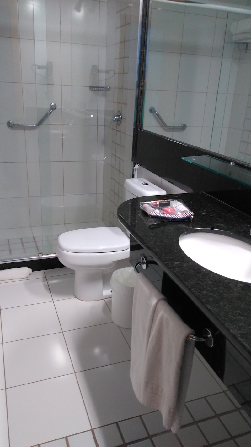 Onde ficar em Vitória Golden Tulip Porto Vitória Banheiro