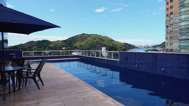 Onde ficar em Vitória Golden Tulip Porto Vitória Piscina