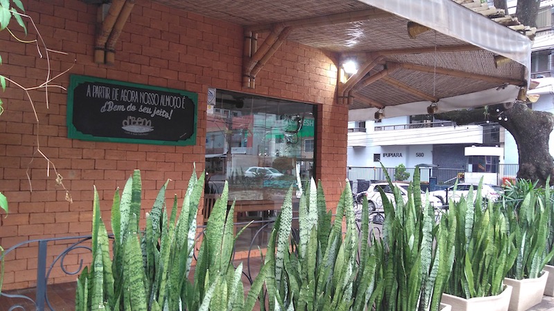 Restaurante na Praia do Canto em Vitória