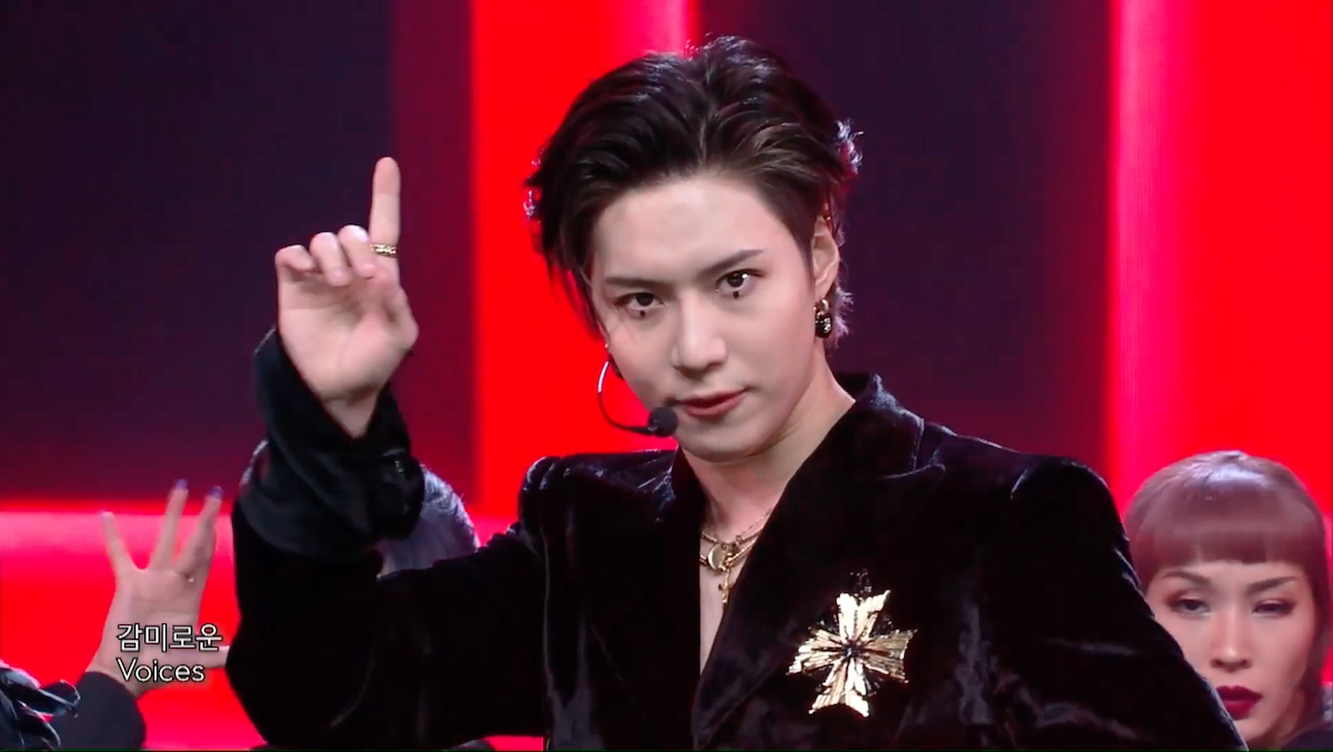 Taemin (SHINee) durante Ringtone live com performance de IDEA