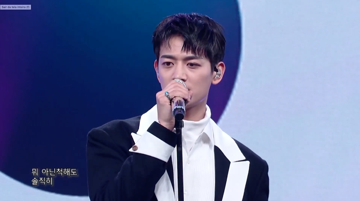 Key (SHINee) durante Ringtone live com performance inédita de Marry You