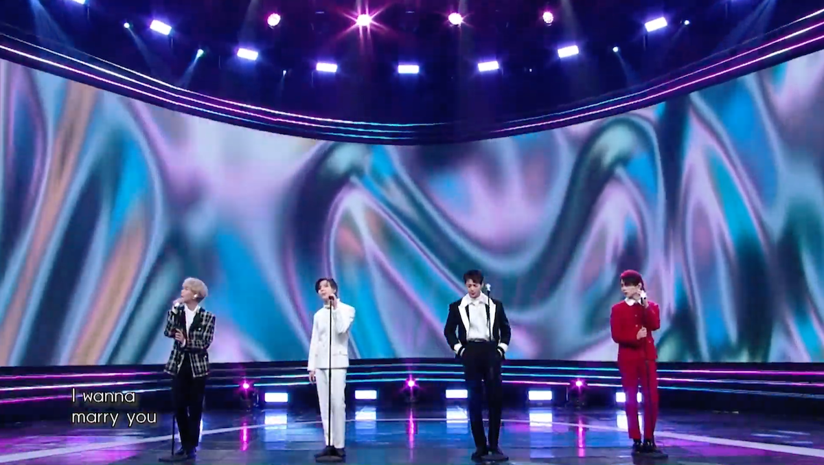 SHINee durante Ringtone live com performance inédita de Marry You