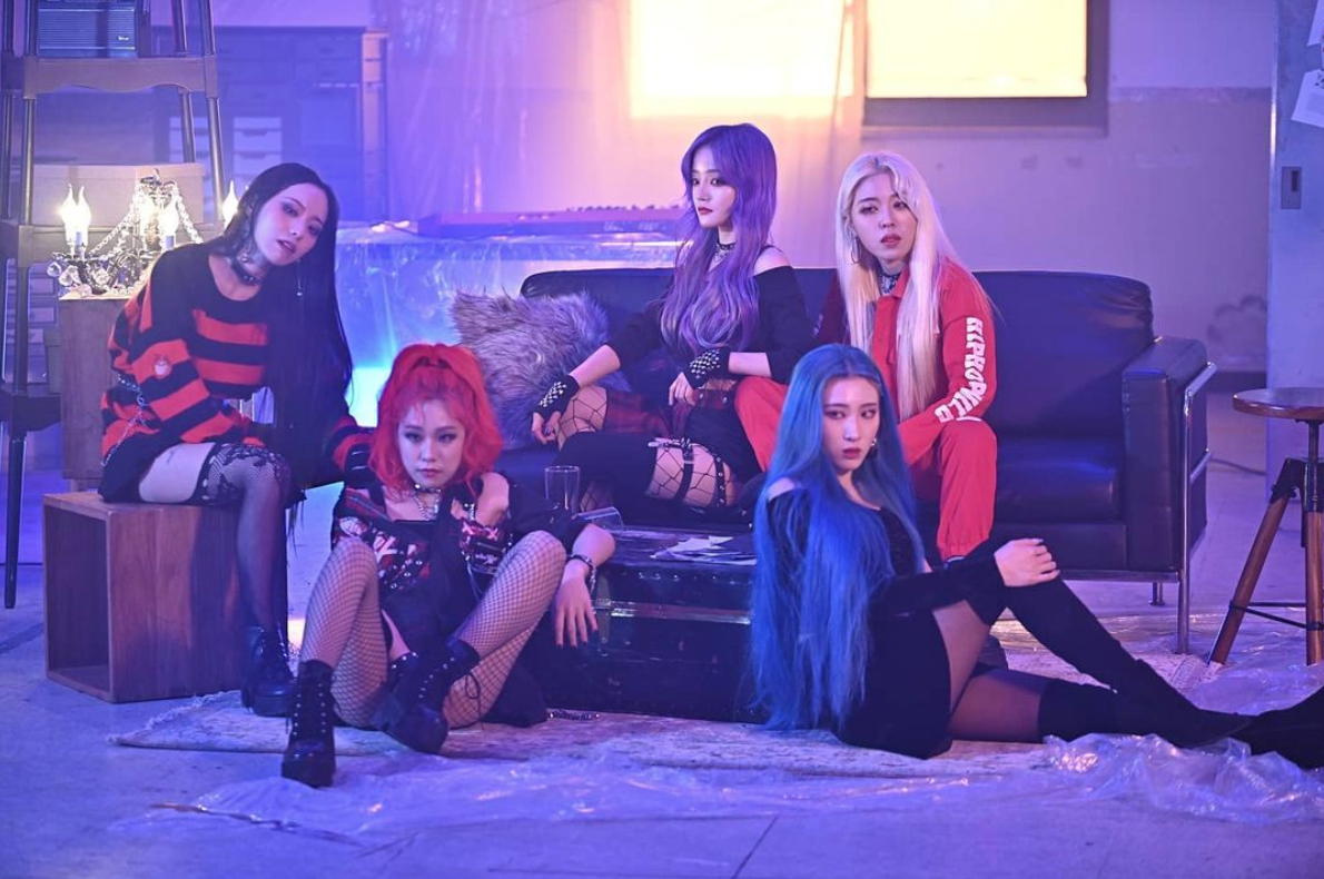 Banda de K-Rock Rolling Quartz com Yeongeun, Areum, Jayoung, Iree e Hyunjung