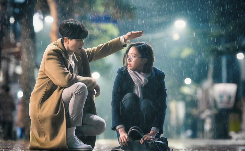 Holo e So-Yeon no K-drama My Holo Love em cena no Laboratório Gio