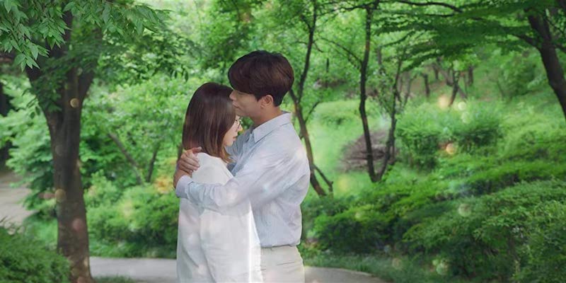 Holo e So-Yeon no K-drama My Holo Love em cena 