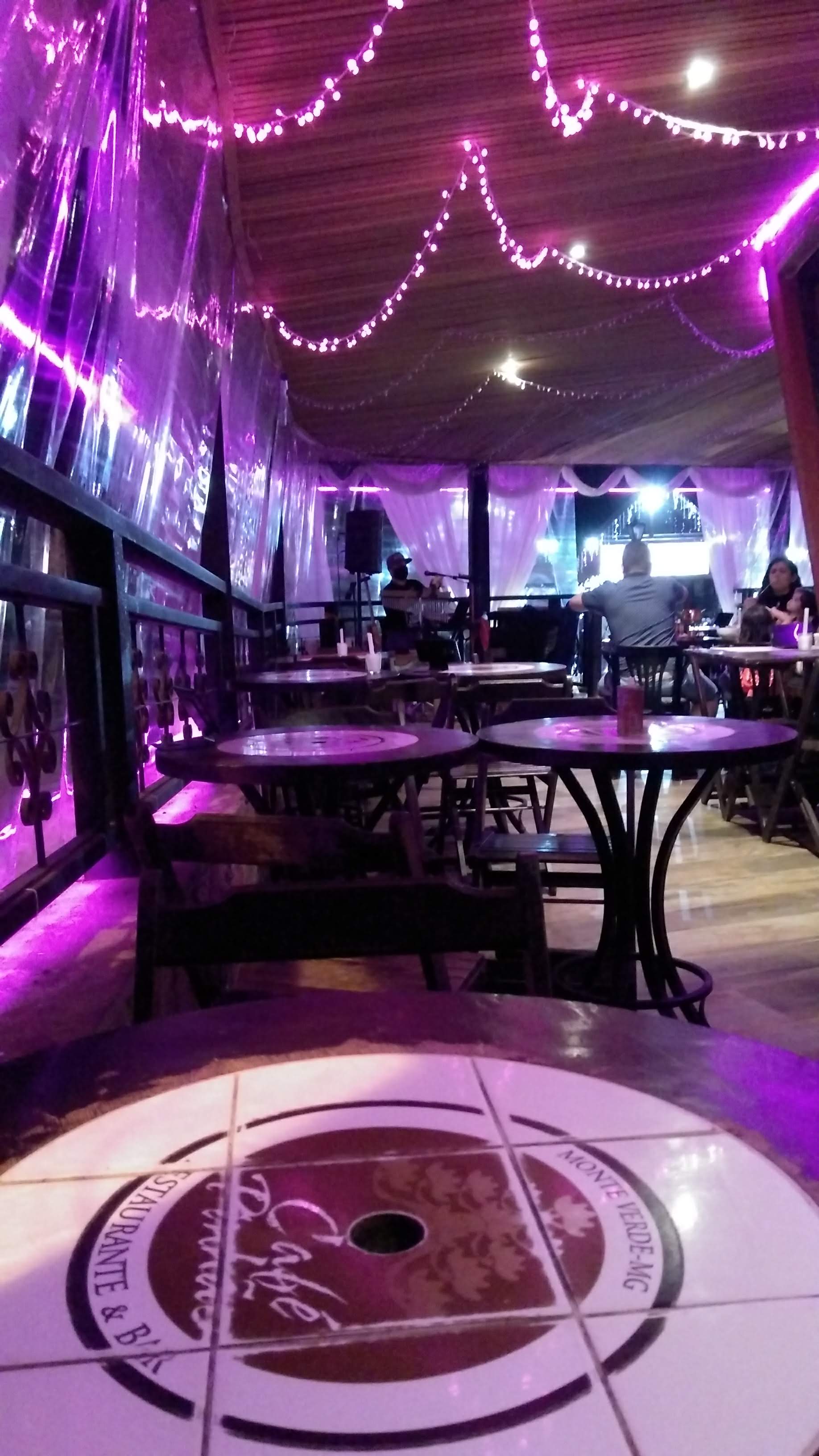 Onde comer em Monte Verde: Café Pinhão - espaço externo