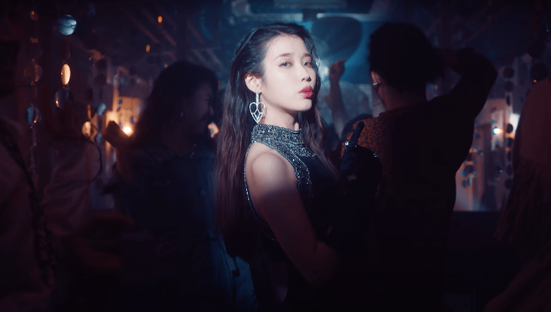 IU em cena do MV de comeback com álbum LILAC