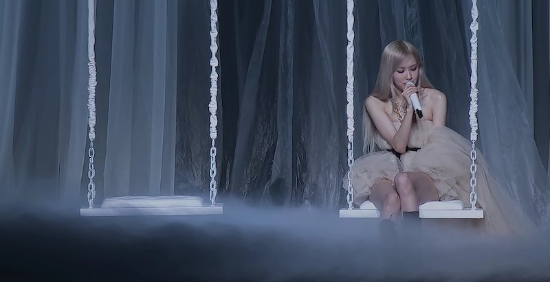 Rosé no "The Show" apresentando a música "Gone" pela primeira vez