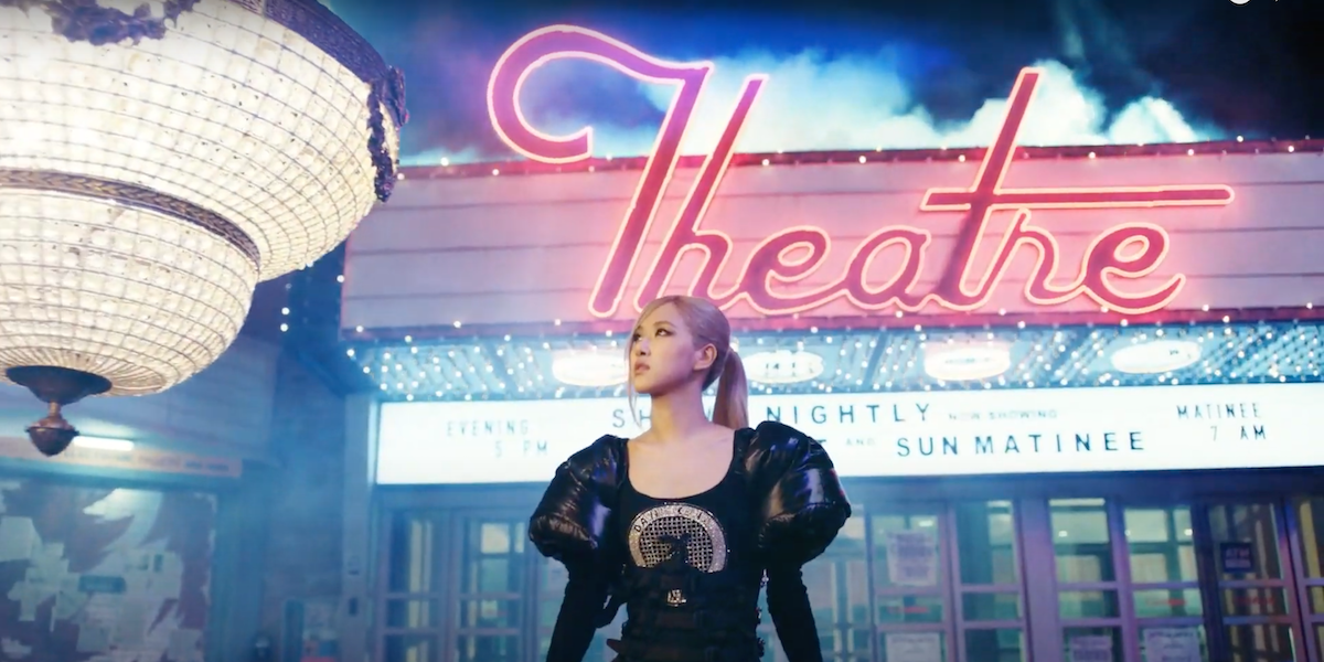 Rosé em cena do MV de seu álbum de debut na carreira solo "On the Ground"