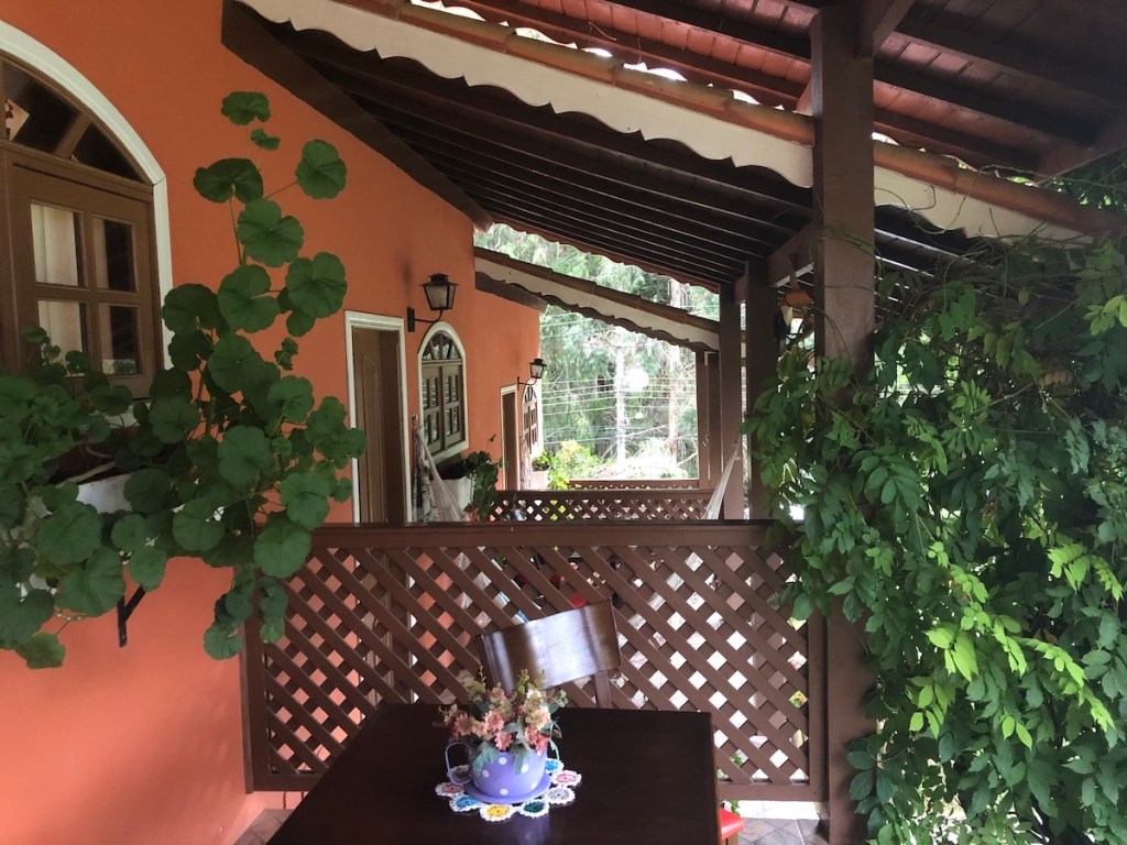 Chalés em pousada no centro de Monte Verde