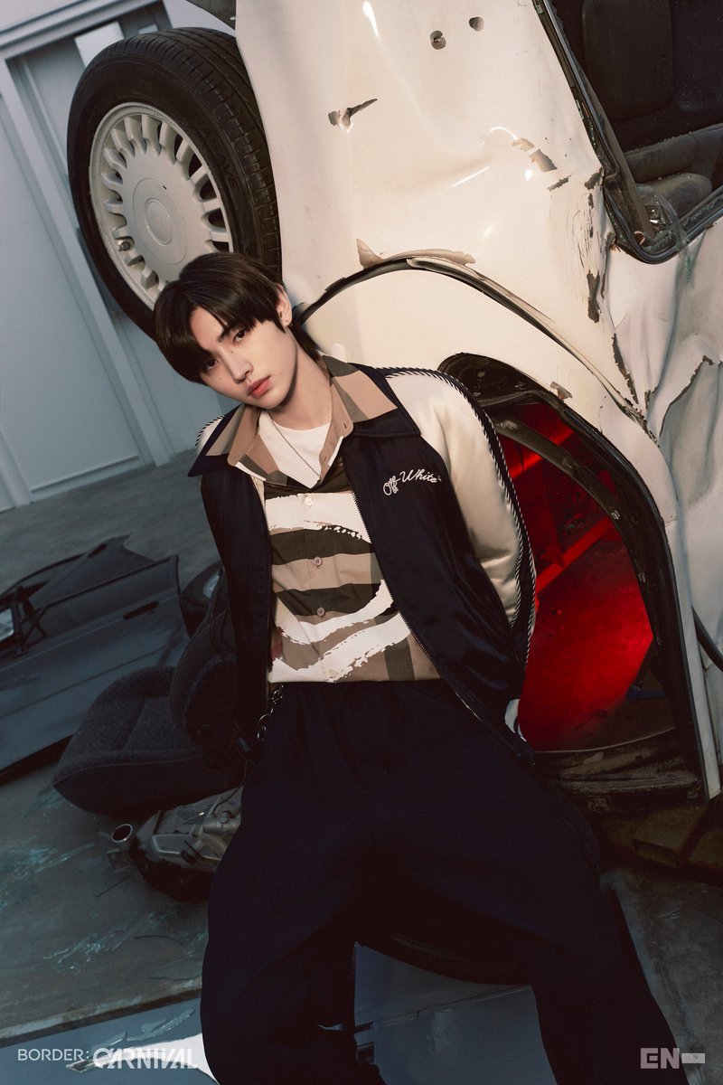 ENHYPEN faz comeback com álbum "Border: Carnival" DOWN Sunghoon