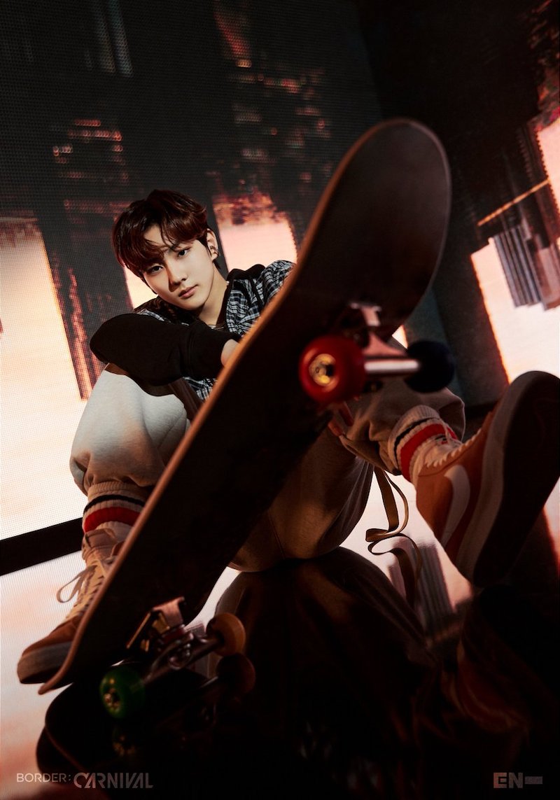 ENHYPEN faz comeback com álbum "Border: Carnival" DOWN Sungwon