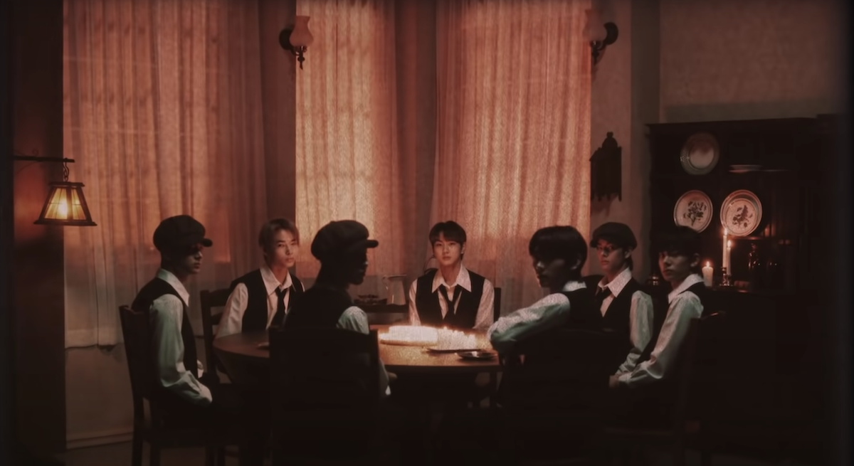 ENHYPEN faz comeback com álbum "Border: Carnival" em cena do MV de "Drunk-Dazed"