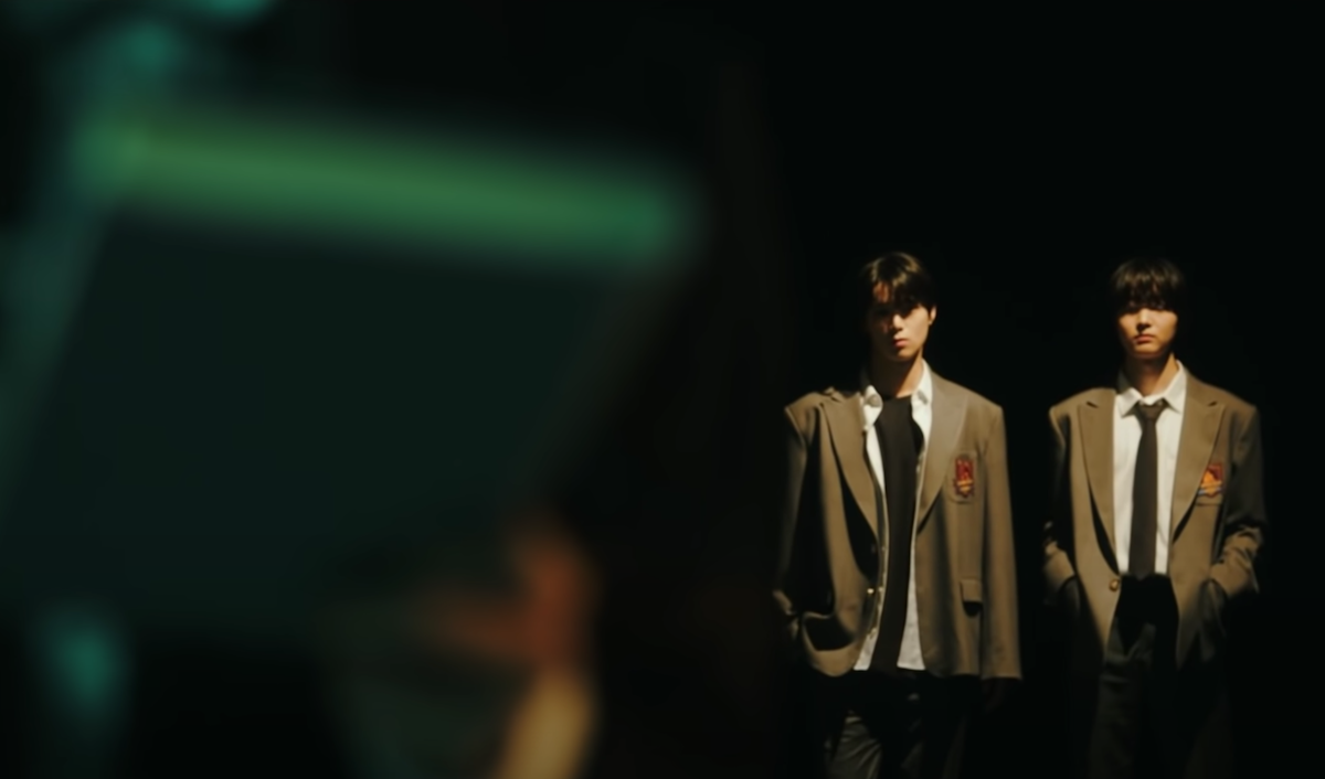 K e EJ com ENHYPEN em comeback com álbum "Border: Carnival" em cena do MV de "Drunk-Dazed"