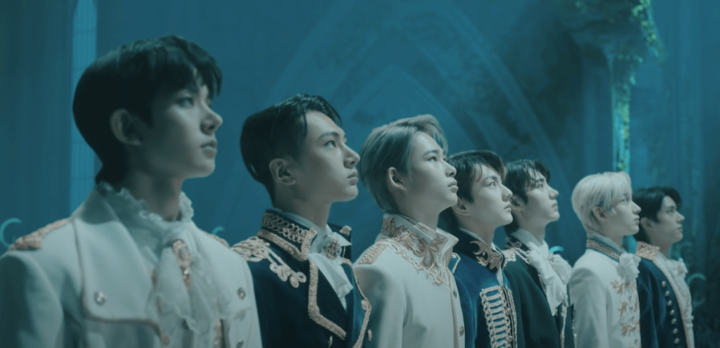 ENHYPEN faz comeback com álbum "Border: Carnival" UP em cena do MV de "Drunk-Dazed"