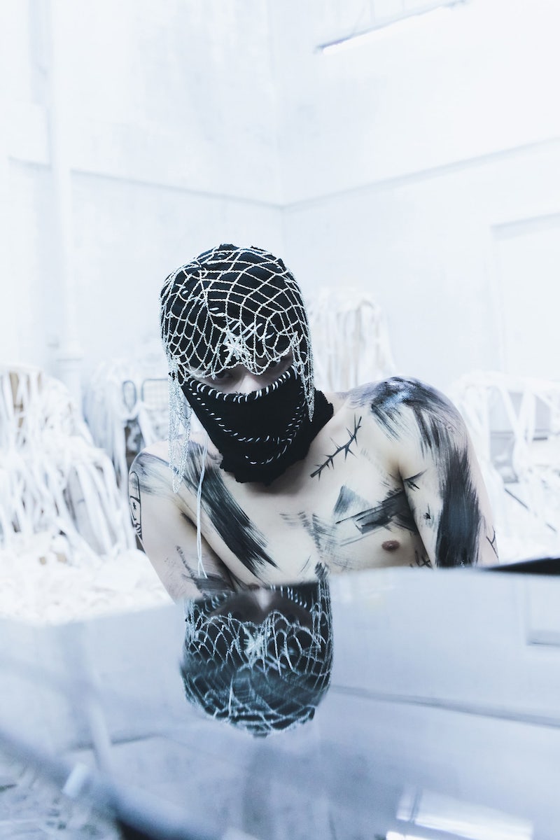 Cena do MV de "Advice" com comeback solo de Taemin