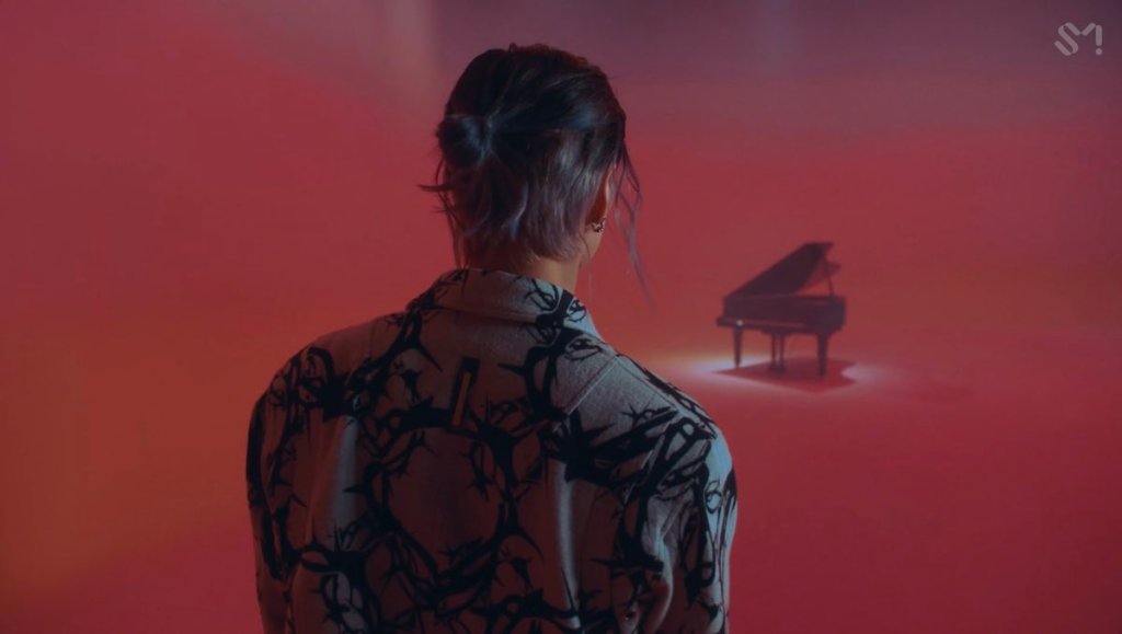 Cena do MV de "Advice" com comeback solo de Taemin