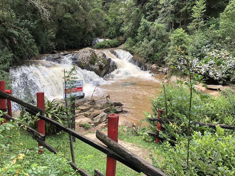 Cachoeira Véu das Noivas em Campos do Jordão