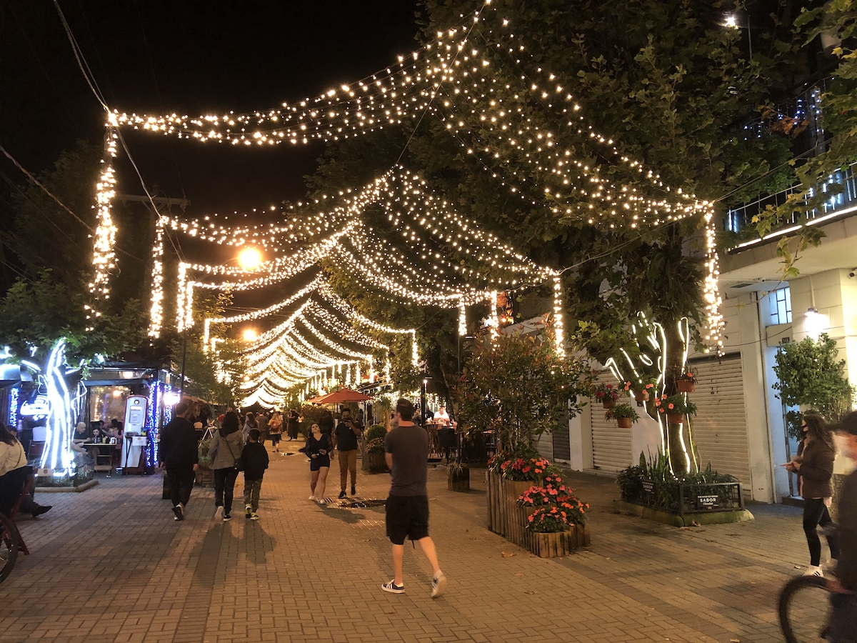 Luzes natalinas na Vila Capivari em Campos do Jordão